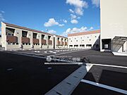 小城駅よりバス12分 徒歩2分 築3年4ヶ月 2階建の賃貸物件