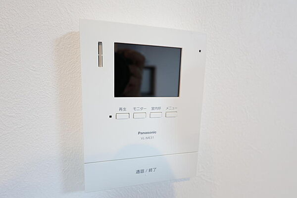 【設備】TVモニター付きインターホンを備え、来客時の対応もスムーズ。安心で快適な暮らしをサポートします。
