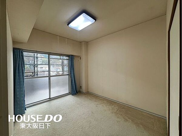 洋約5.5帖：シンプルな洋室でお部屋のコーディネートが楽しめます。お好みのスタイルに彩ってお気に入りの空間にできますね♪