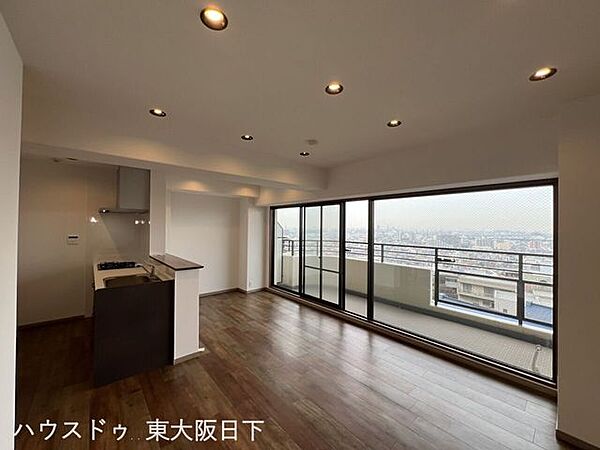 LDK14.9帖：ご家族みんなで過ごすリビングはどなたにとっても一番居心地のいい場所であって欲しいですね。開放感のある広々リビングに光と風を呼び込みます♪