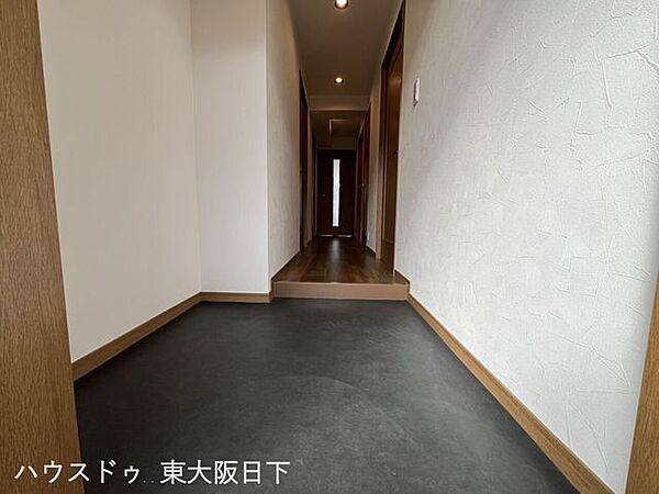 廊下：シンプルな色合いの廊下です♪