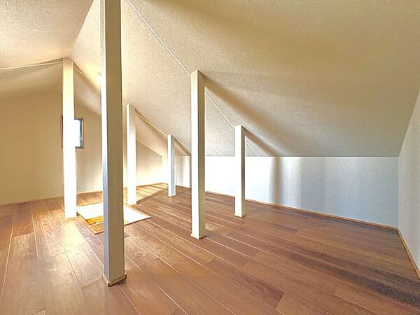 ・屋根裏収納