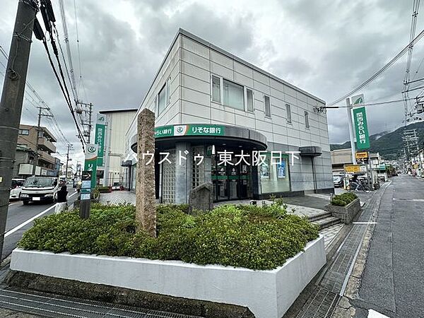関西みらい銀行_枚岡支店●営業時間_9:00～17:00●ATM_平日8:00～22:00、土/日/祝日8:00～21:00 860m