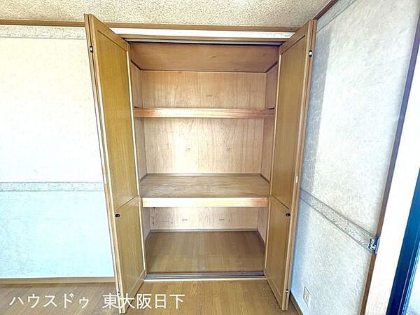 収納：家族共有で使える便利な収納、学校用品やバッグ類の定位置にも最適です！