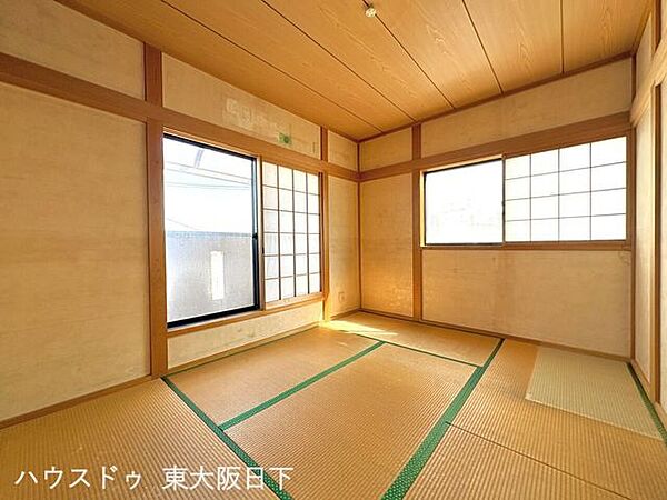 3階和室6帖：畳は吸音・吸湿に優れているので、お子様の遊び場や客間におすすめです！一家に一部屋あると便利な和室です♪