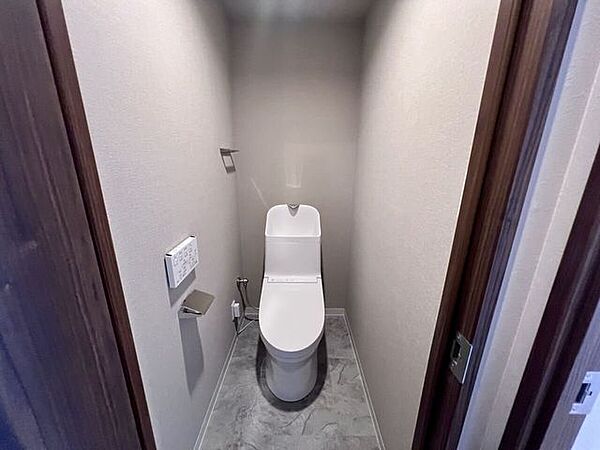 ・トイレ：温水洗浄便座付きのトイレです！
