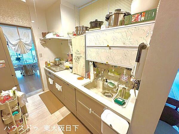 キッチン：シンク下収納はスライド式の為、奥にしまい込んだ調理器具等の取り出しもスムーズに行えるため、調理がはかどりそうです！