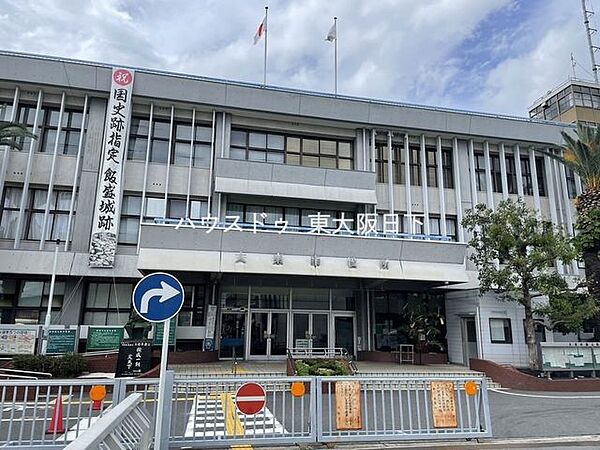 大東市役所●営業時間_月～金曜9:00～17:30●休業日_土/日曜/祝日/年末年始●主な業務内容_住民票、印鑑登録、国民健康保険など●駐車場あり 1910m