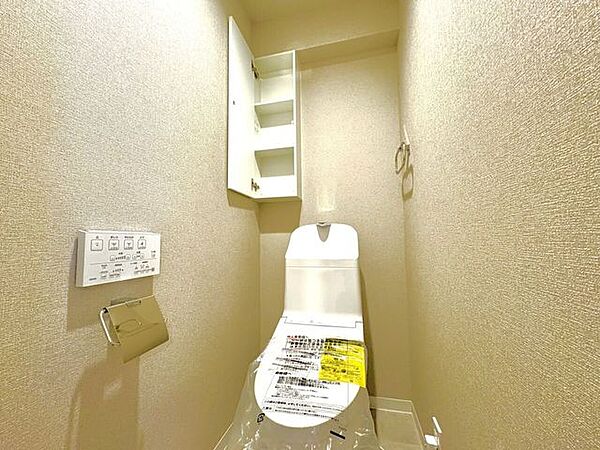 ・トイレ：温水洗浄便座付きのトイレです。棚もあり日用品のストックも可能です♪