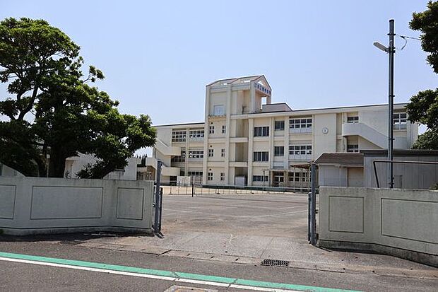 赤江東中学校 1070m