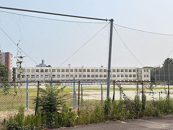 宮崎西中学校 1570m
