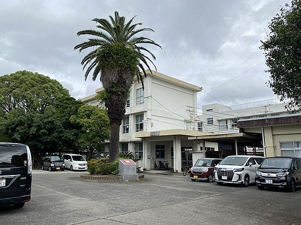 小戸小学校 680m