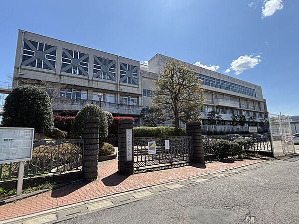 川口市立安行東中学校 340m
