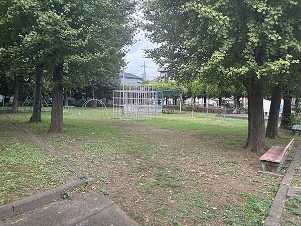 鳩ヶ谷緑町1丁目公園 440m