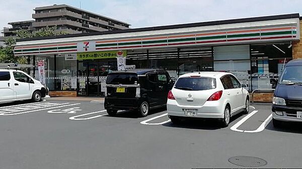 セブン-イレブン 川口戸塚4丁目店 390m