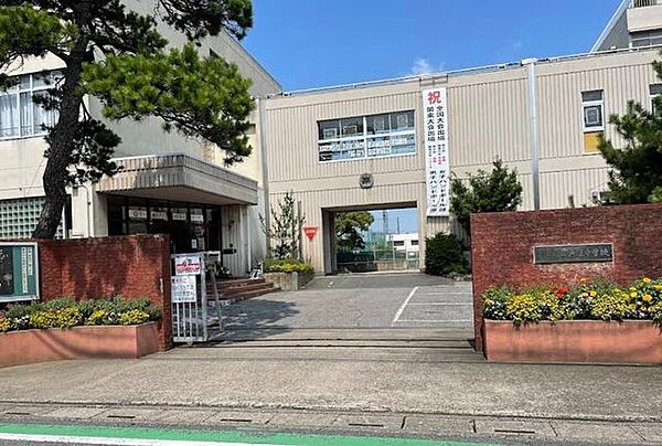 川口市立戸塚中学校 2170m