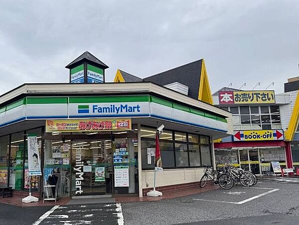 ファミリーマート かわぐち飯塚店 250m