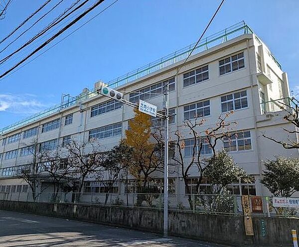 川口市立芝南小学校 880m