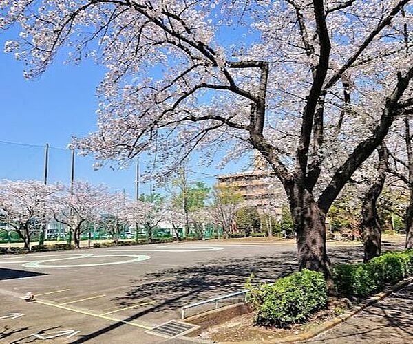 芝児童交通公園 190m