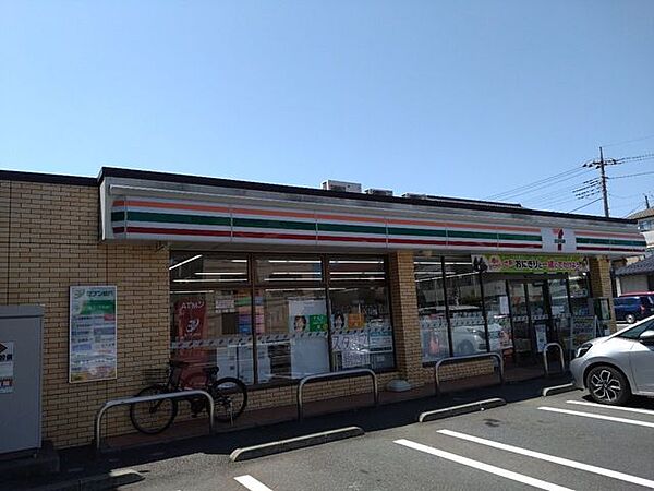 セブン-イレブン 川口安行慈林店 880m