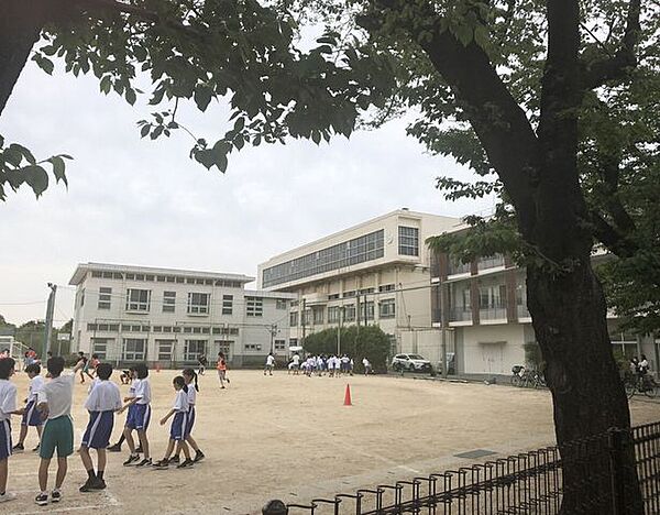 川口市立安行中学校 690m
