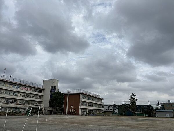 川口市立南鳩ヶ谷小学校 590m