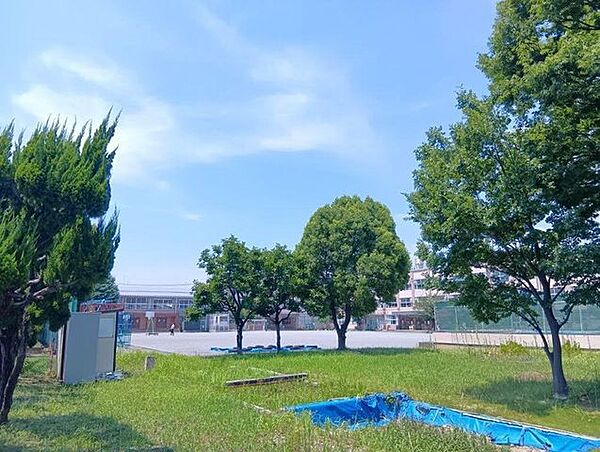足立区立足立入谷小学校 300m