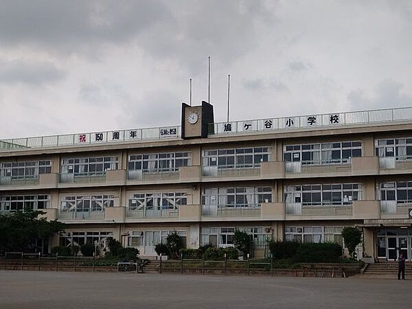 川口市立鳩ヶ谷小学校 99m