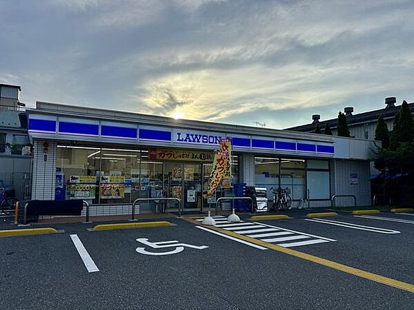 ローソン 川口青木三丁目店 390m