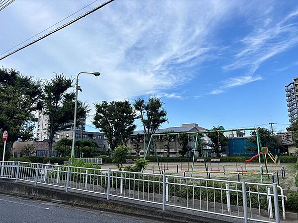青木2丁目第3公園 240m