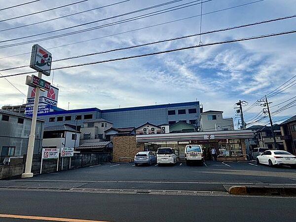 セブンイレブン 川口青木3丁目店 370m