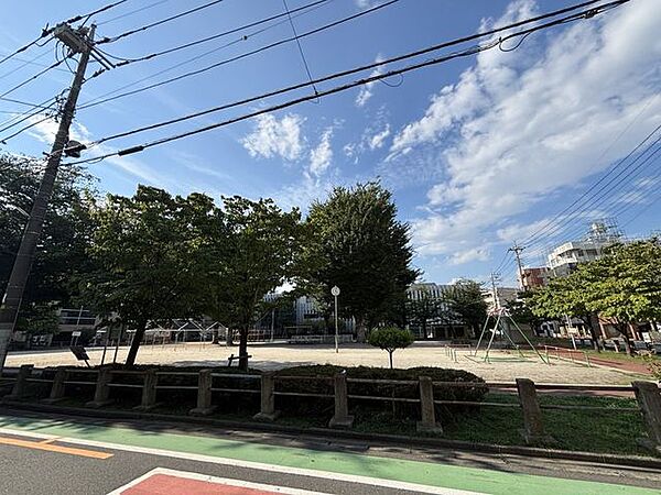 並木町東児童遊園 180m
