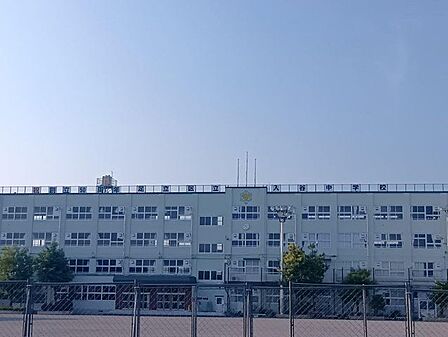 足立区立入谷中学校 270m