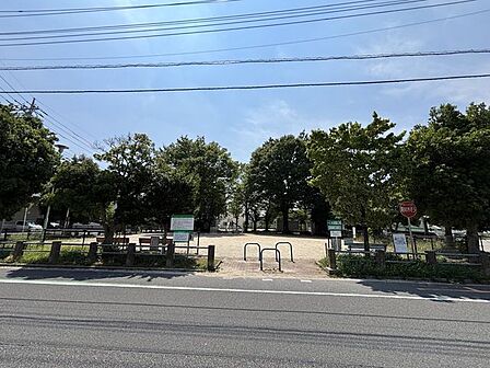 末広1丁目第1公園 590m