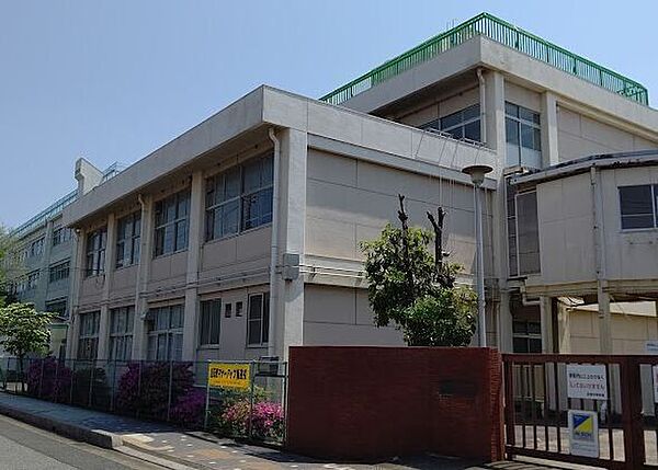 川口市立芝西中学校 1310m