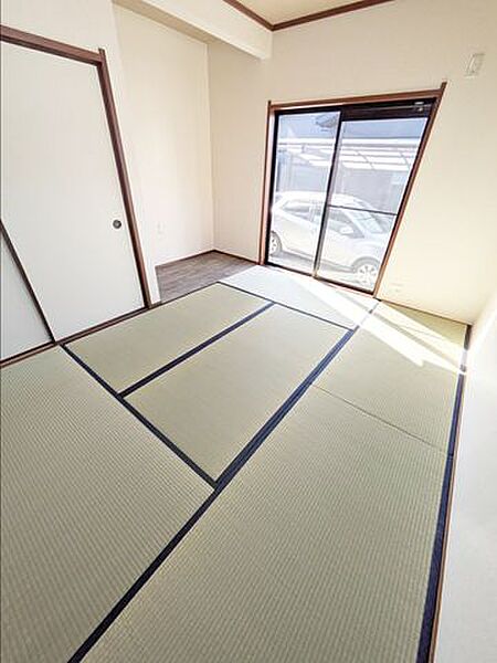 1階玄関そばの和室です。