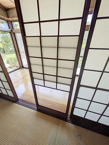 雪見障子仕様です。