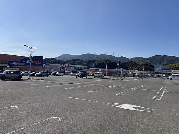 シュロアモール筑紫野 徒歩20分。 1600m