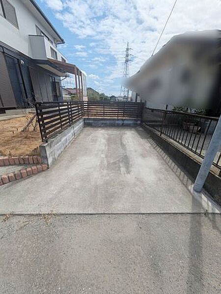 西側駐車場です。