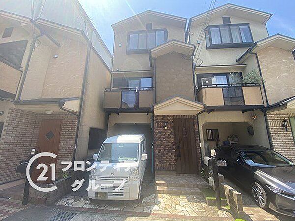 周辺は閑静な住宅街につき住環境良好です