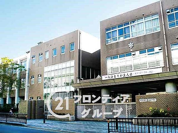 京都市立藤森中学校 徒歩19分。 1460m