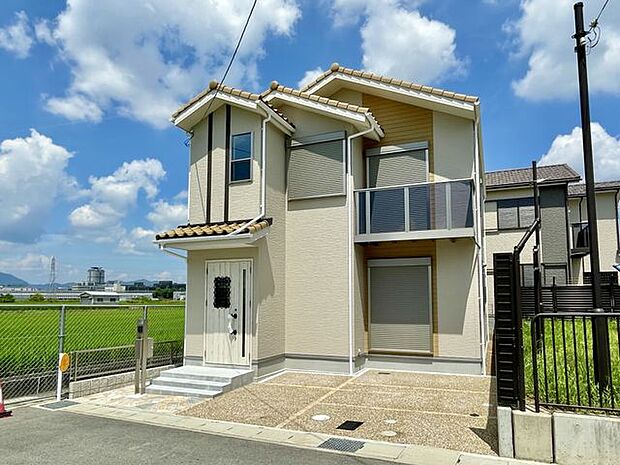 現地写真更新！無料送迎・無料ファイナンシャルプランニング実施中！駅までの道のりや小・中学校、商業施設といった日常の生活に関わる周辺施設も併せてご紹介いたします