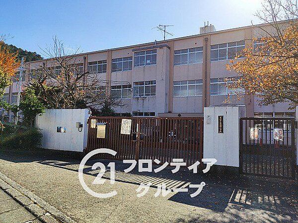 北醍醐小学校 徒歩1分。 80m
