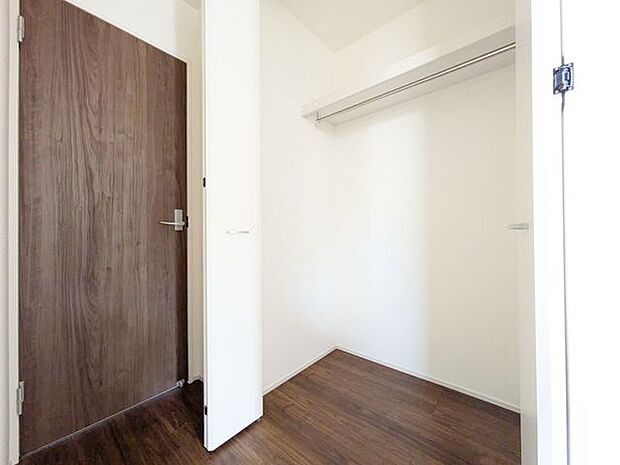 各室に収納スペ―スがありますのでお部屋スッキリ片付きますね