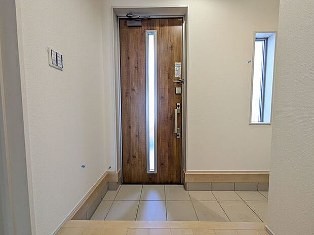 玄関は防犯性の優れたダブルロックドアです！