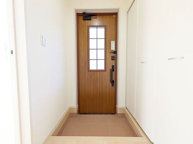 玄関は防犯性の優れたダブルロックドアです！