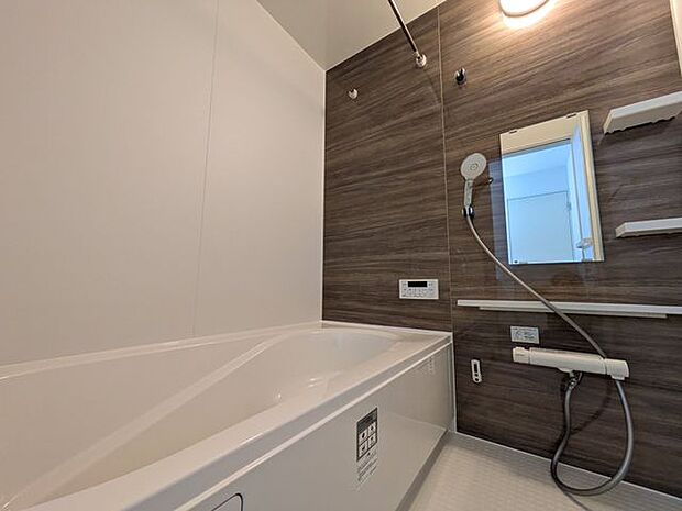 快適なバスルームで、リフレッシュできる時間を楽しむことができます。機能的な設備が整い、快適な生活をサポートします。