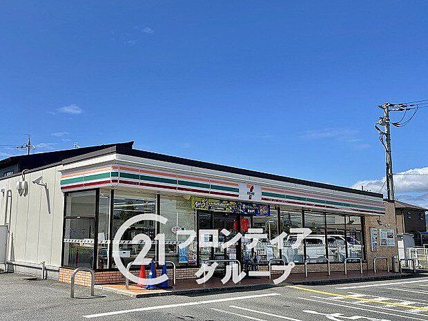 セブンイレブン草津下笠店 徒歩5分。 400m