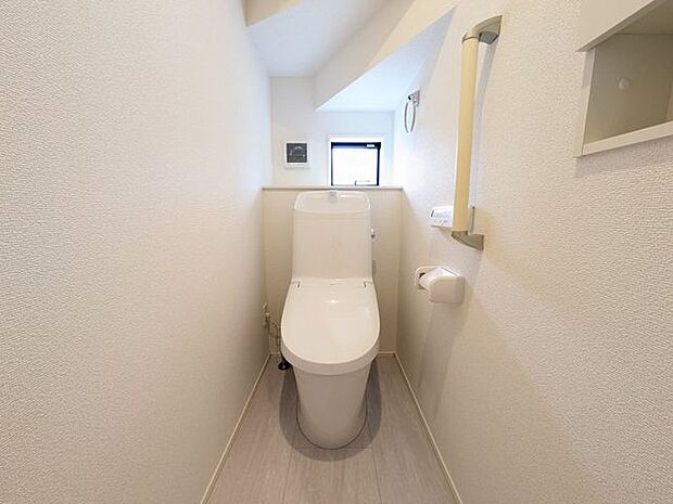 ウォシュレット機能標準設備で快適に!大切な水をムダなく節約する省エネ機能付き!