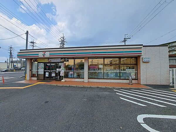 セブンイレブン大津大萱3丁目店 徒歩5分。 330m